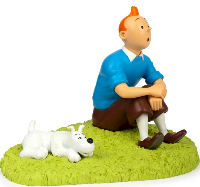 Tintin assis dans l'herbe